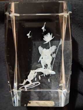 Collectible 3D laser-etched crystal glass paperweight featuring Frogs